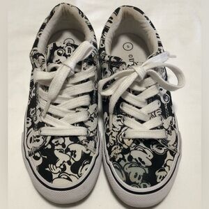 Disney Mickey Mouse Kids Cartoon Sneakers.Black and White Size 5 Canvas Lace Up.